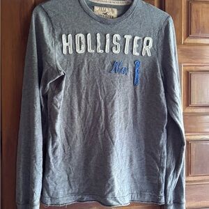 Hollister Heather Gray Crewneck Long Sleeve t-shirt
